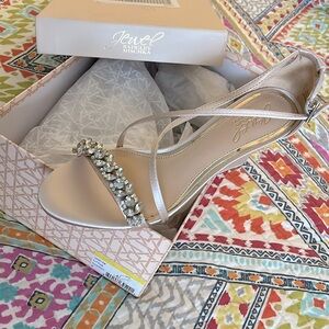 New in Box Size 6 Pale Pink Satin Jewel Badgley Mischka Wedge -Never Worn